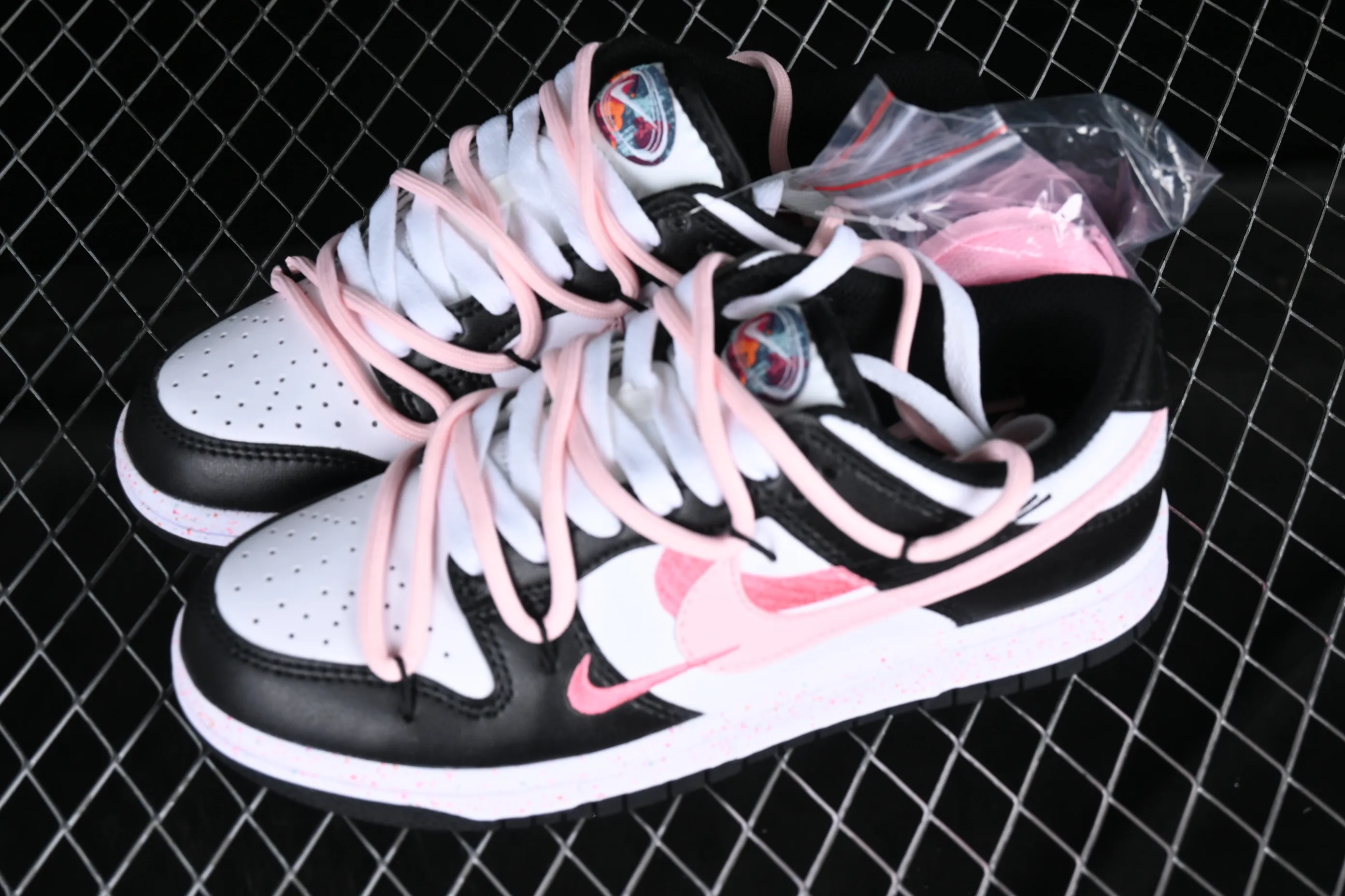 All Categories Nk SB Dunk Series Nk SB Dunk Low Low-top sneakers Nk Dunk Low "Multi Color" Vibrant three hooks Customized version of deconstructed strap casual sneakers FD4623-131
